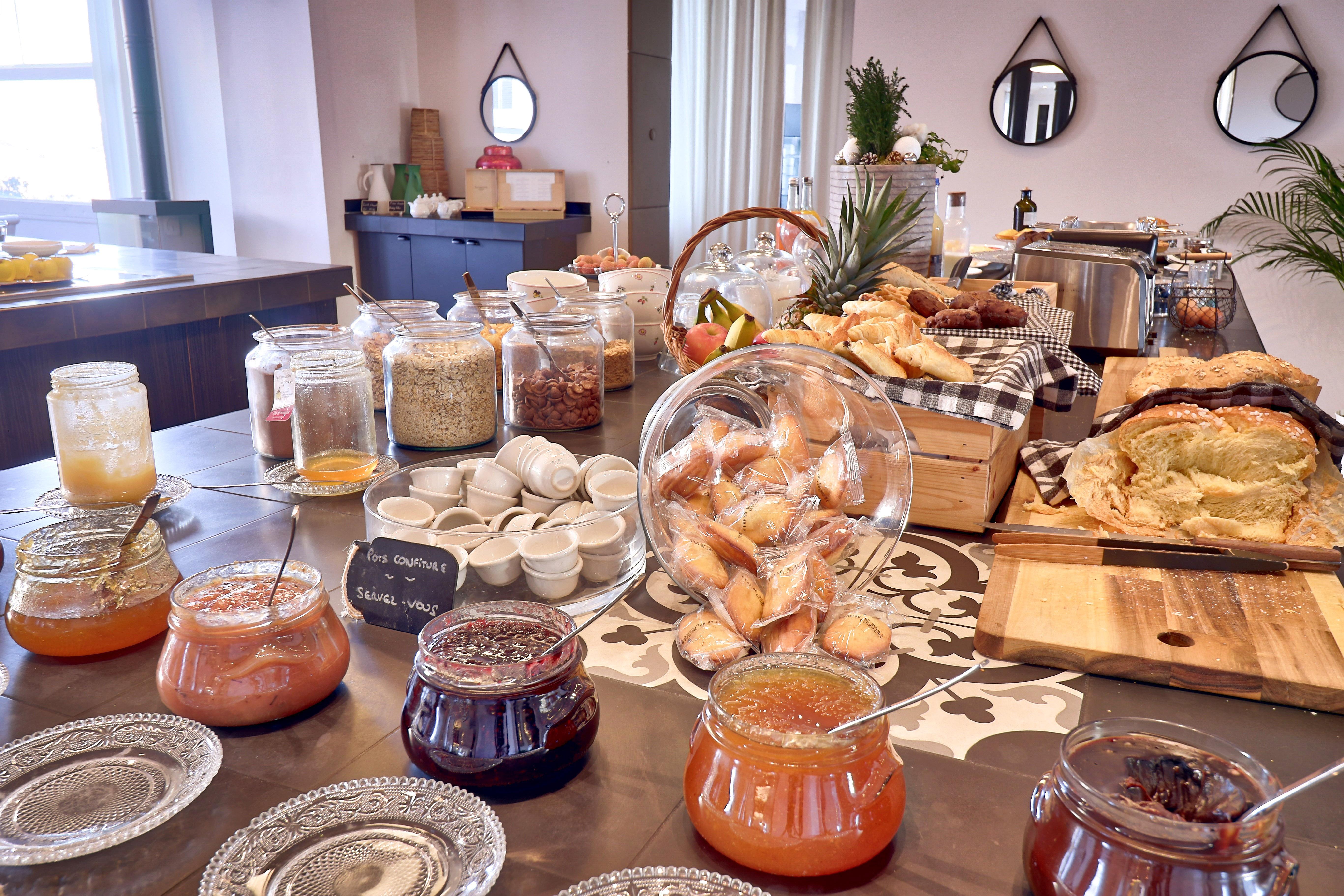 Belfry & Spa By Ligne St Barth Lourdes Zewnętrze zdjęcie Breakfast buffet at a hotel