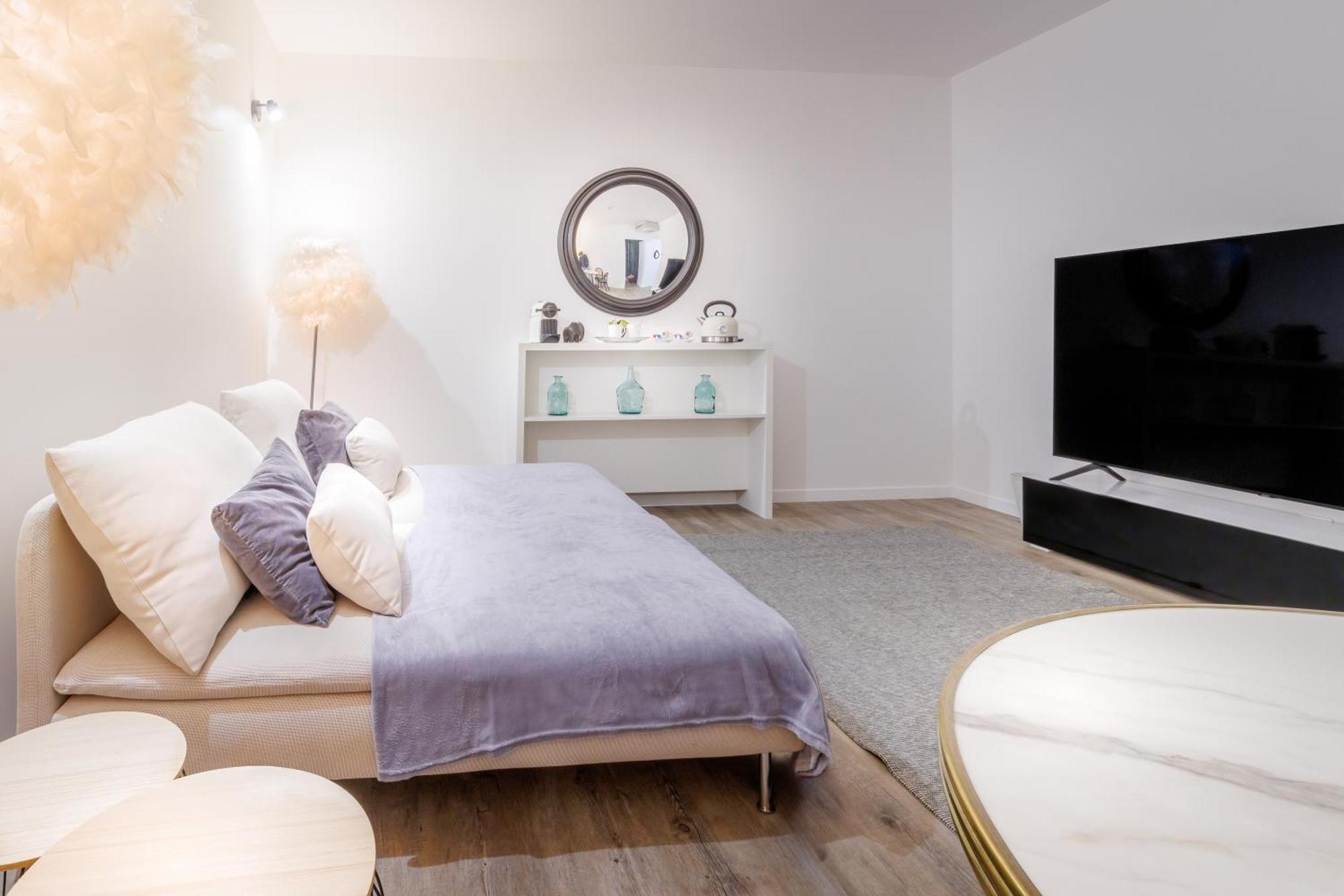 Belfry & Spa By Ligne St Barth Lourdes Pokój zdjęcie A bedroom with a television